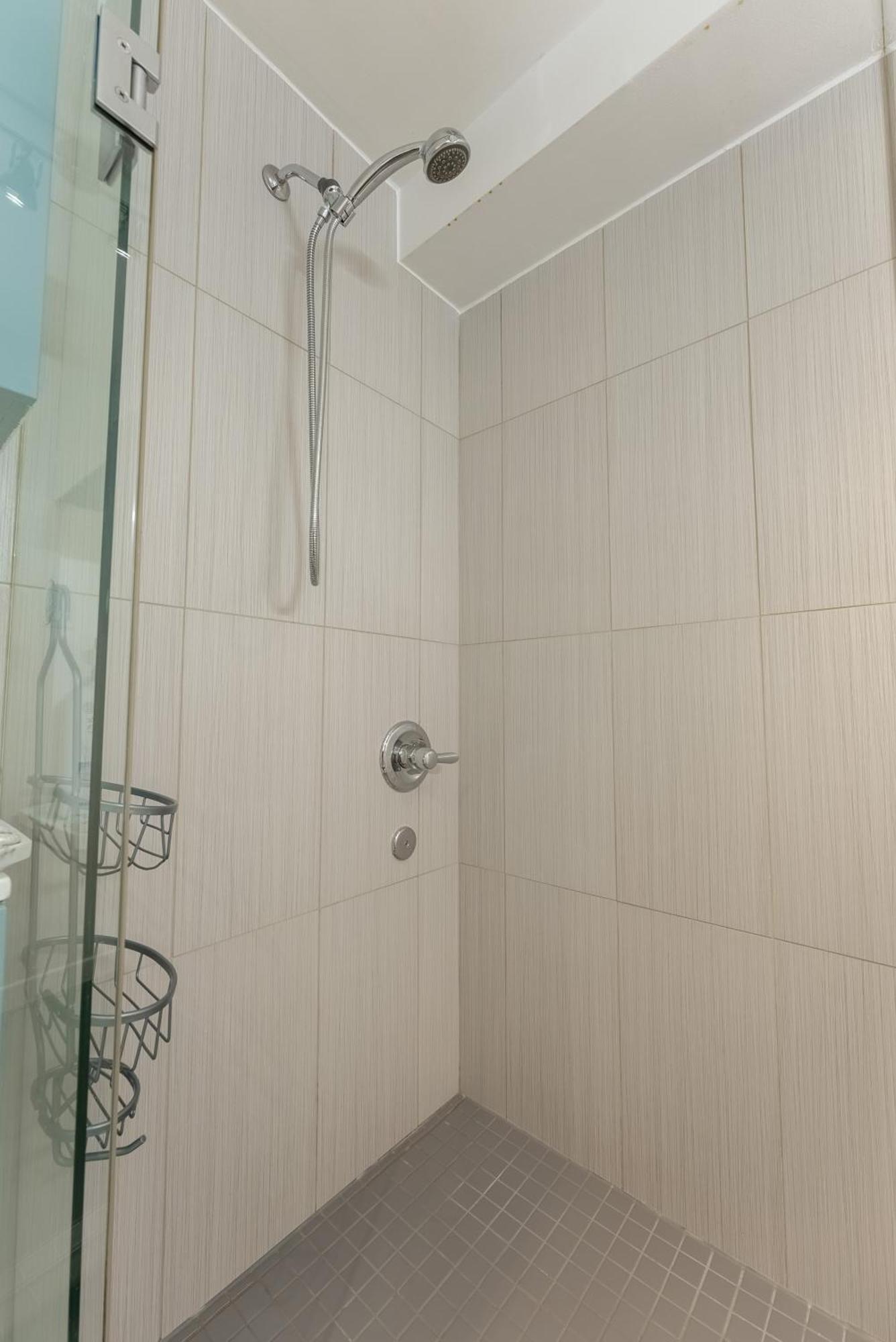 Comfortable Spacious House With Parking بروسار المظهر الخارجي الصورة